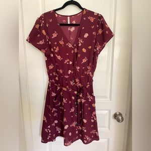 Mossimo women’s dress maroon with floral pattern and front tie size Large